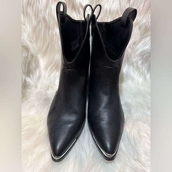 Universal Thread Black Ankle Booties Sleek Design - Picture 1 of 7